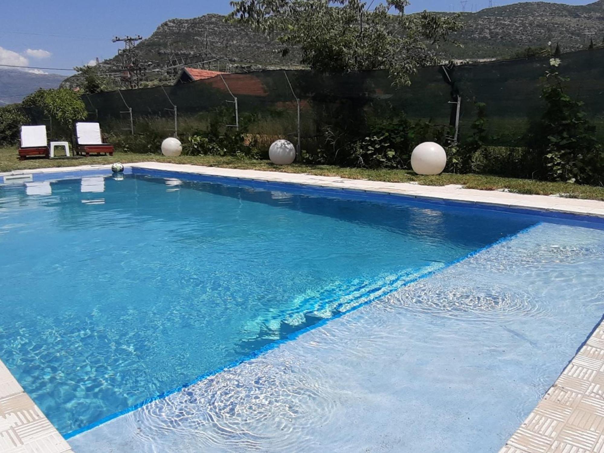 Merona With Swimming Pool *